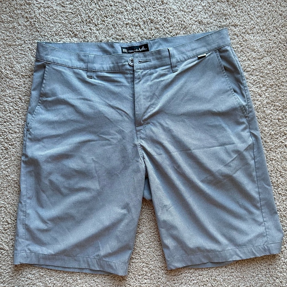Men’s Travis Mathew golf/casual shorts size 34